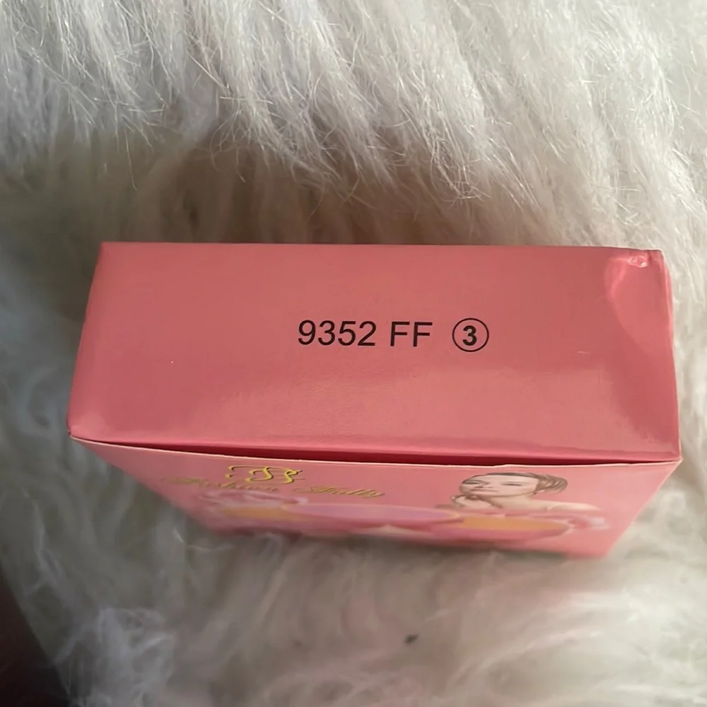 Fashion Fair  Powder - Picture 3 of 6